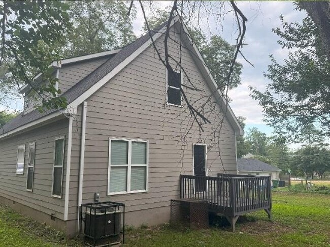 Photo - 1005 Linam Ave SE