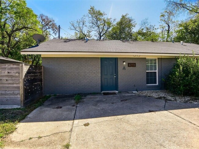 Building Photo - 6113 Manor Rd Rental