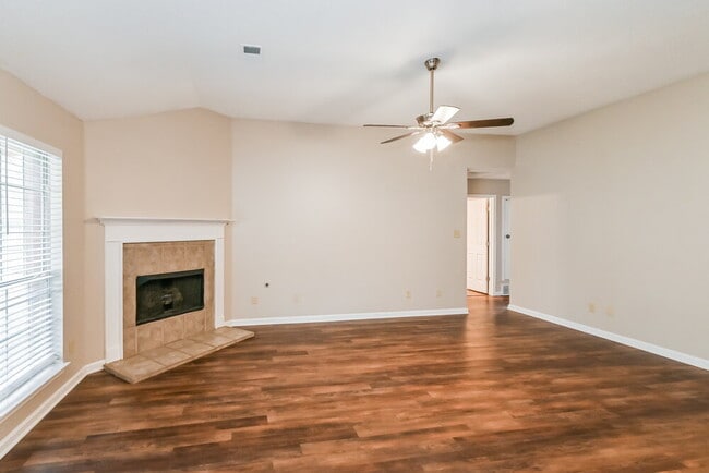 Photo - 180 Garden View Dr