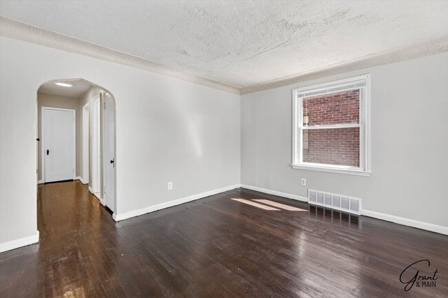 Photo - $1300 3 bedroom bungalow