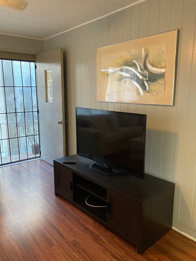 Photo - 1039 Wong Ho Ln