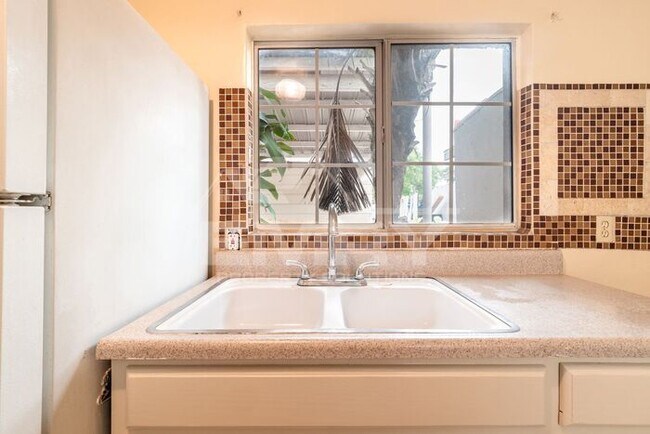 Photo - Beautiful 2 bed 1 bath home for rent Los Angeles CA 90023