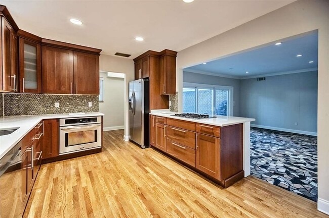 Photo - 5209 Walnut Grove Rd