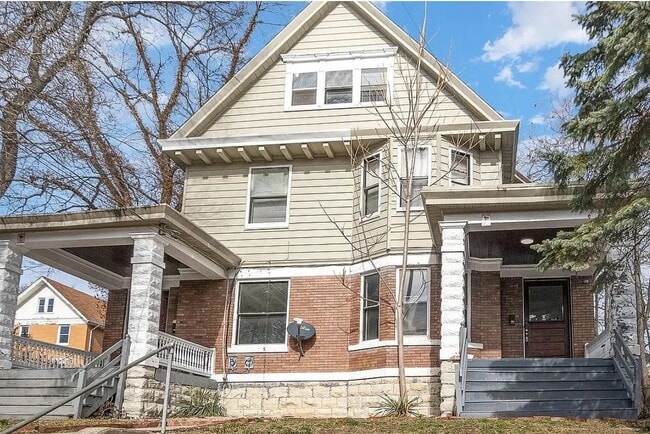 Building Photo - 268 Helen St Unit 2