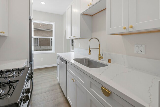 Photo - 1827 E 4th St