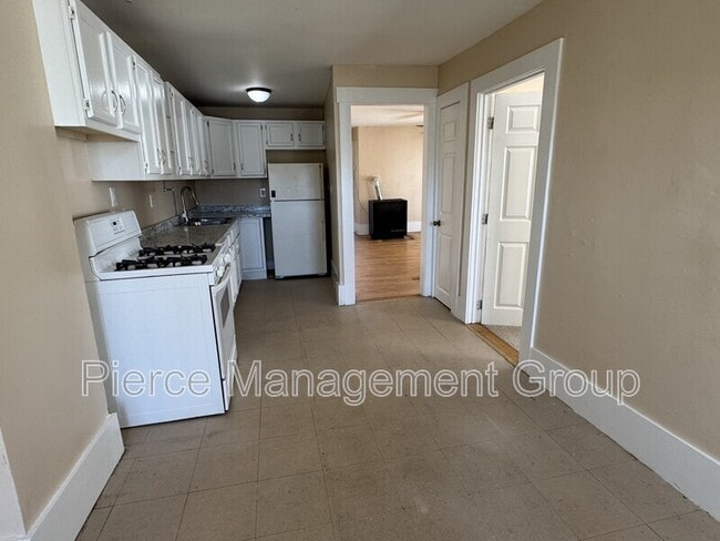 Building Photo - 521 Massabesic St Unit 3E