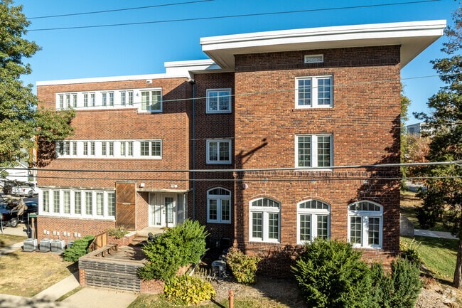 Photo - 325 Welch Ave