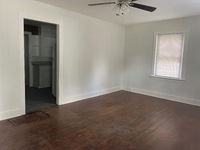 Photo - 1712 Hillview Dr