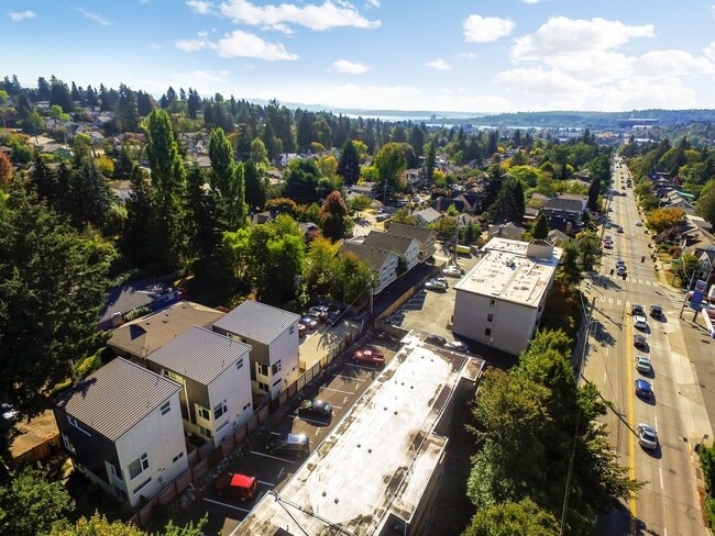 Photo - 2510 NE 65th St