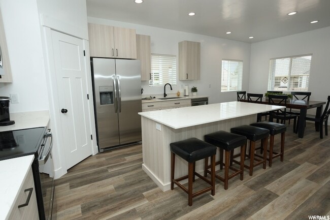 Photo - 931 W 1080 S