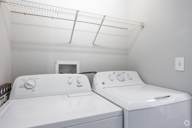 2BR, 2BA - 965SF - Laundry