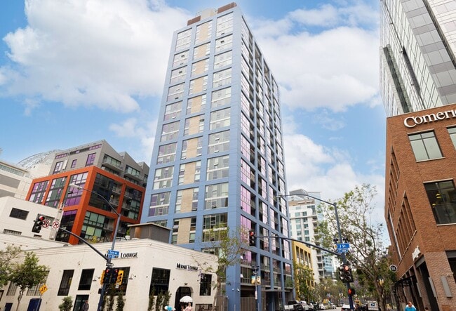 Building Photo - 1BD/1BATH Perfectly situated 1 bedroom condo for rent in Downtown! Unit 204