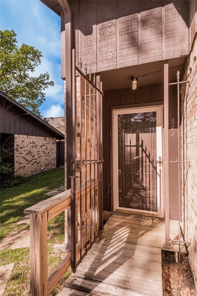 Photo - 514 Hickory Dr