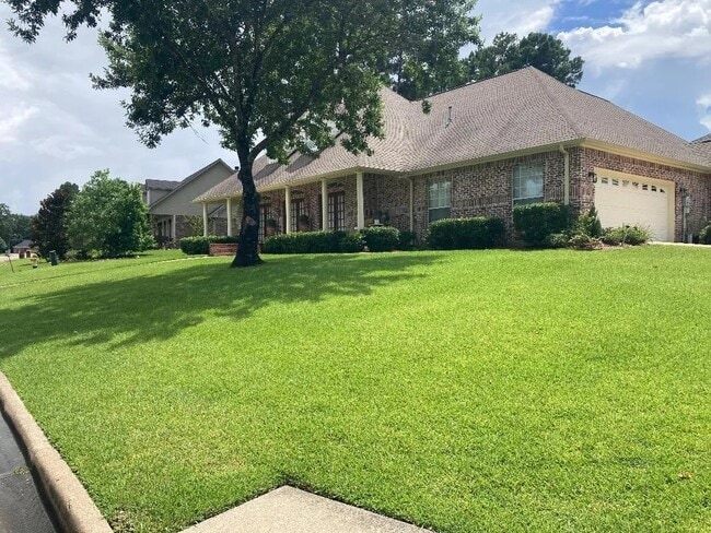 Building Photo - 1802 Juniper Ln