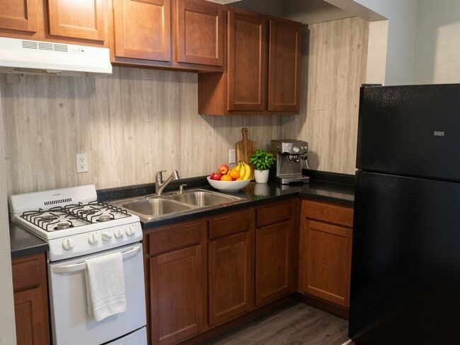 Photo - 321 Bates Ave Unit 3