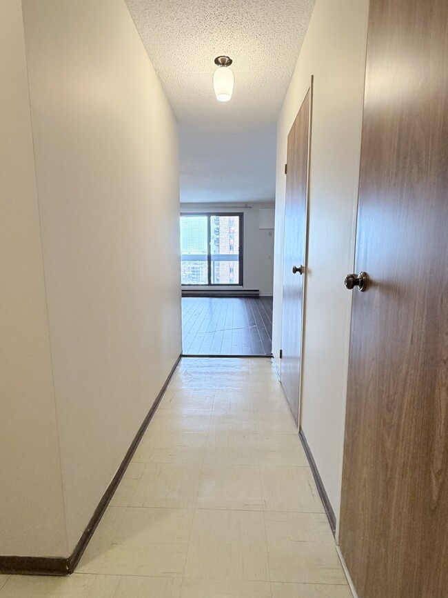 Photo - 1653 Ouellette Ave Unité 907