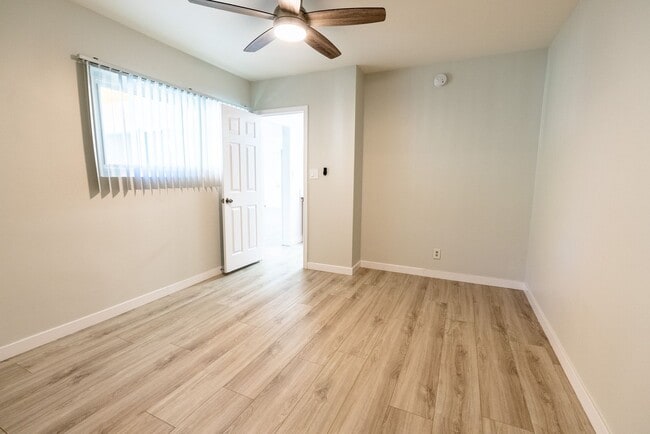 Photo - 18404 Vincennes Street