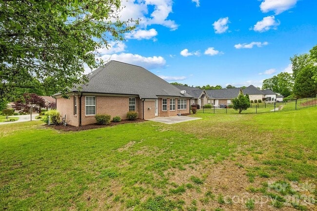 Photo - 328 River Birch Cir