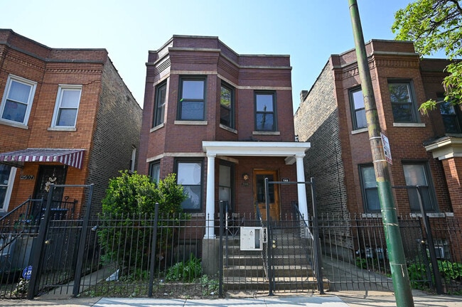Building Photo - 2509 W Diversey Ave Unit 1 Rental