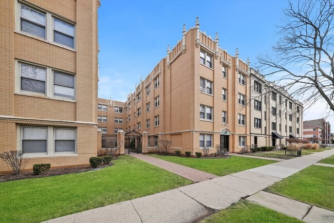 Building Photo - 1925 Grove Ave Unit 211