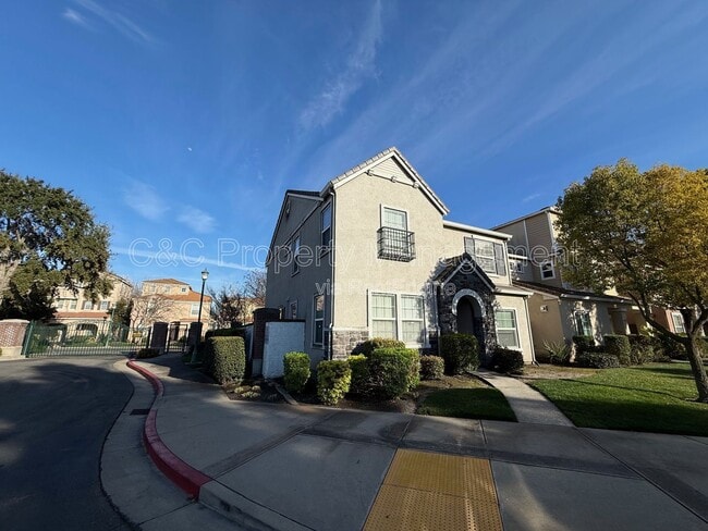 Photo - 10628 Siskiyou Ln