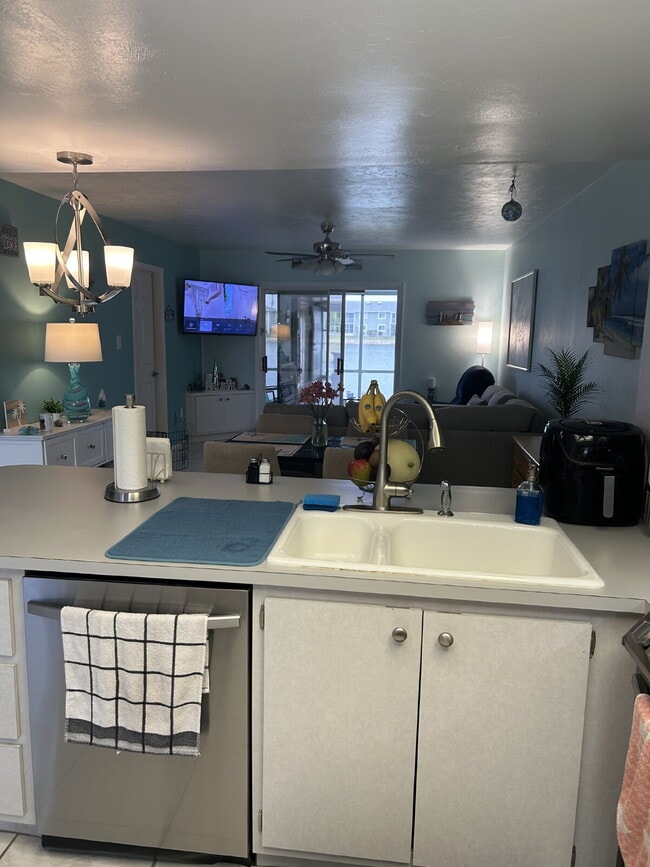 Room For Rent - lake front condo