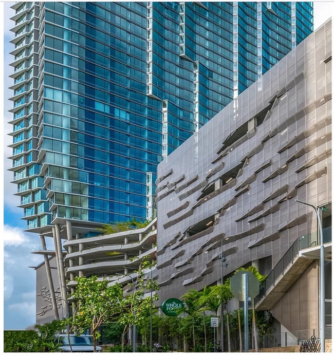 1001 Queen St Unit 1105