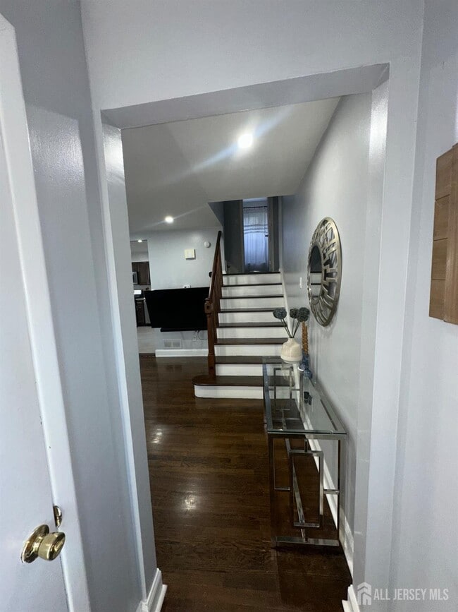 Photo - 1019 Main St