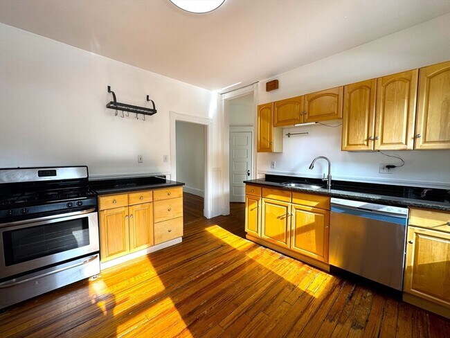 Photo - 67 Washburn Ave Unidad 2