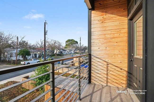 Photo - 1725 E Crockett St