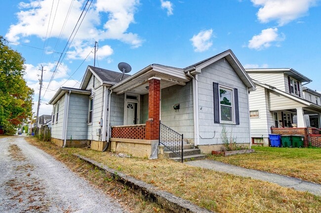 Photo - Two Bedroom, One Bathroom House in Hamilton