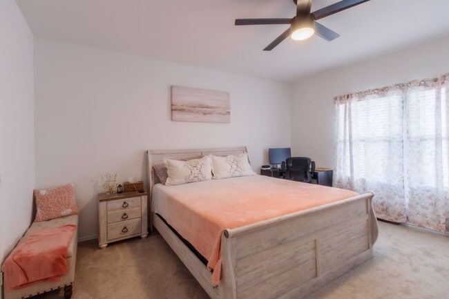 Photo - 913 Coulee Dr