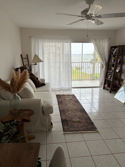 Photo - 100 Waterway Dr S