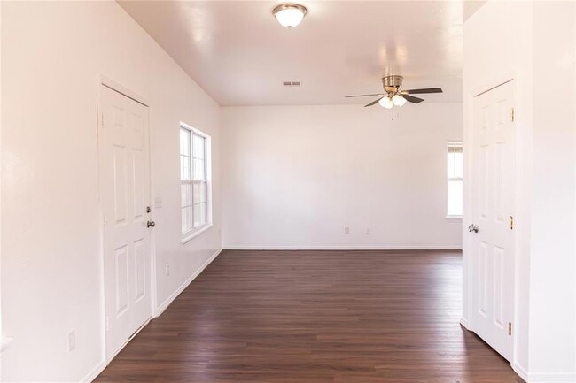 Photo - 915 E Perkins Ave