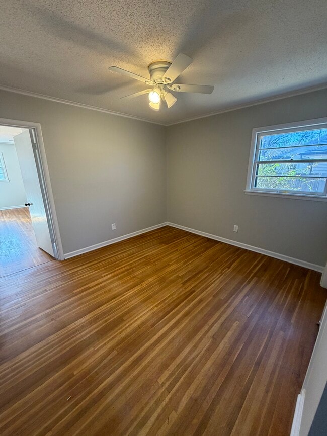 Photo - 5121 Lynbar Ave