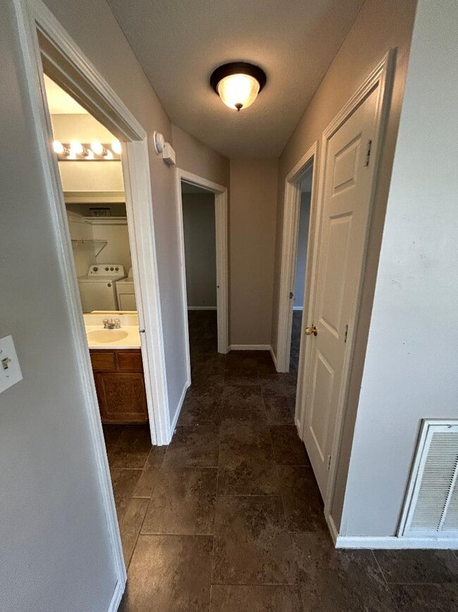 Photo - 103 Jewel Cove