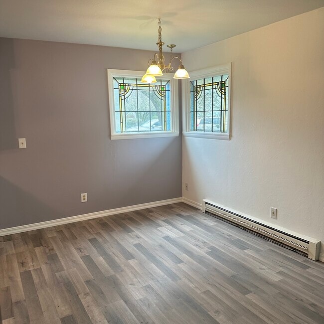 Dining area - charming stained glass - 21326 Main St NE