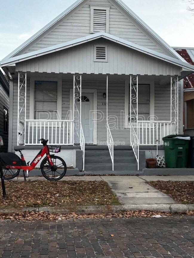 Photo - 2320 W Walnut St