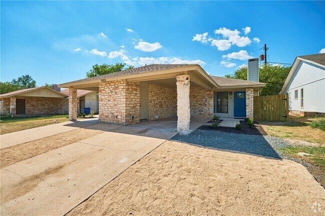 Building Photo - 902 Fieldwood Dr Rental