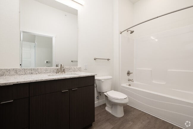 2BR, 2BA - 1,193SF - Bathroom
