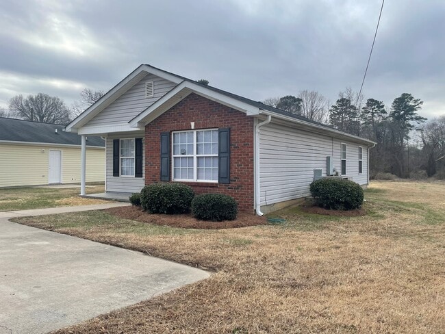 Photo - 2538 Myers St