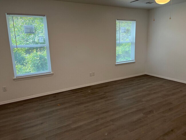 Photo - COX-POPLAR ST Unit B