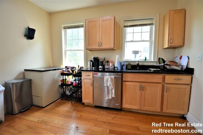 Photo - 74 Brooks St Unit 2