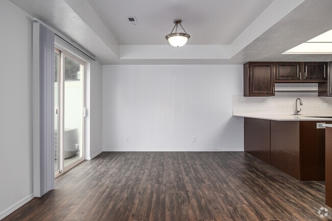 4BR, 3.5BA - 2,550SF - Dining Room/