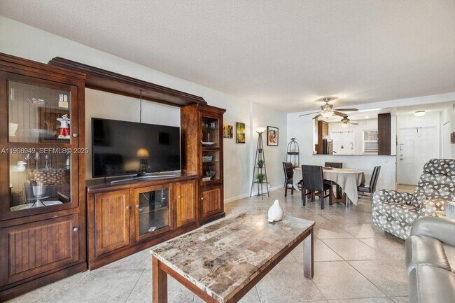 Photo - 609 NE 14th Ave Unidad 105