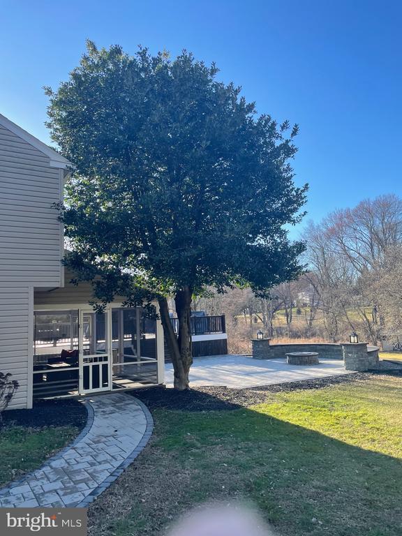 Photo - 1104 Dunvegan Rd