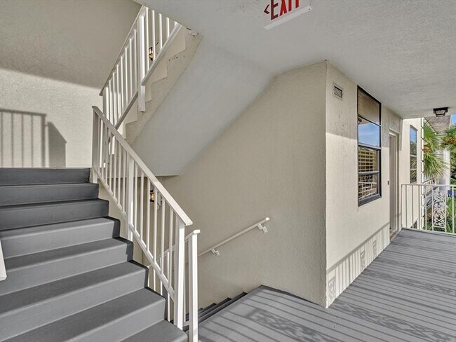 Photo - 1711 Whitehall Dr Unit 306