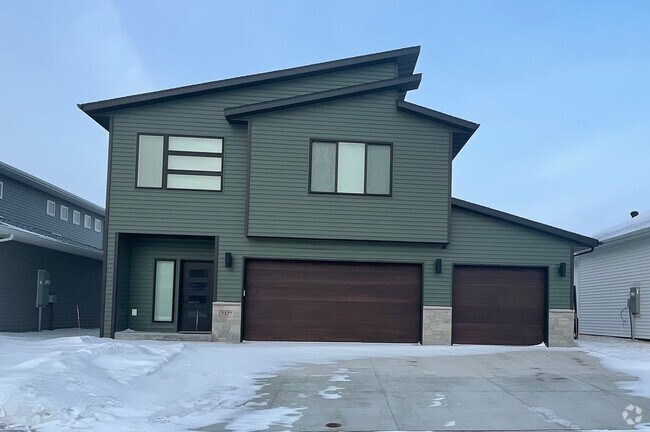 Building Photo - 4-bedroom, 3-bathroom South Fargo Single-F... Rental