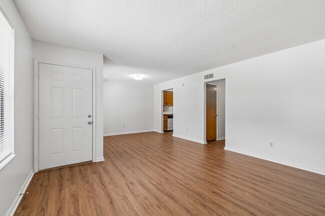 Photo - 702 Meadowbrook Dr