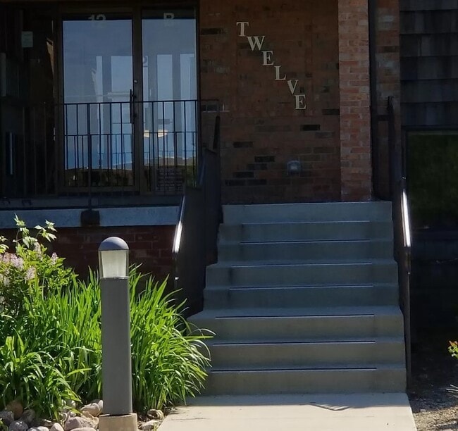 12 Oak Crk Dr  